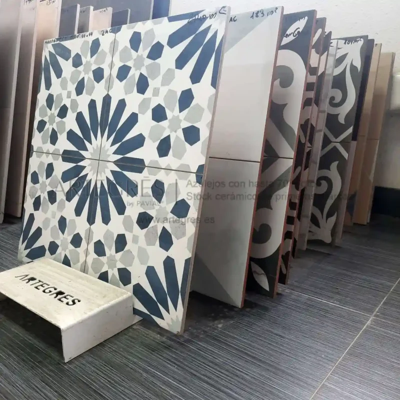 Cómo instalar azulejos espesorados en paredes