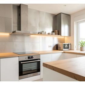 Azulejos efecto aluminio en cocina moderna 2026
